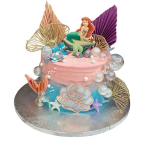 Mermaid and shell cake