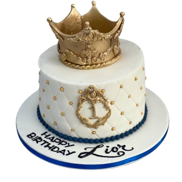 A crown cake suited for a king 👑 We... - Voeux Patisserie | Facebook
